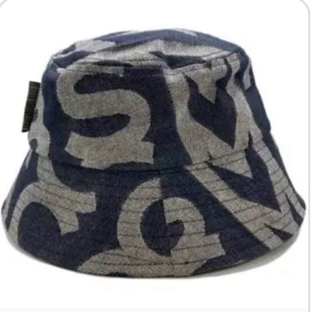 MARC JACOBS BUCKET HAT